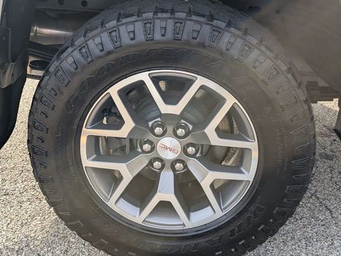 Used 2022 GMC Canyon AT4 image 29