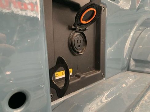 Used 2023 Ford F150 Lariat w/ Equipment Group 502A High image 7