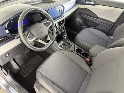 Used 2024 Volkswagen Taos SE w/ Panoramic Sunroof Package image 12