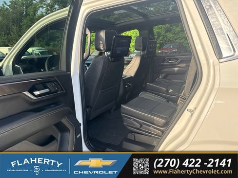 Used 2025 GMC Yukon Elevation w/ Elevation Premium Package AWD/4WD image 12