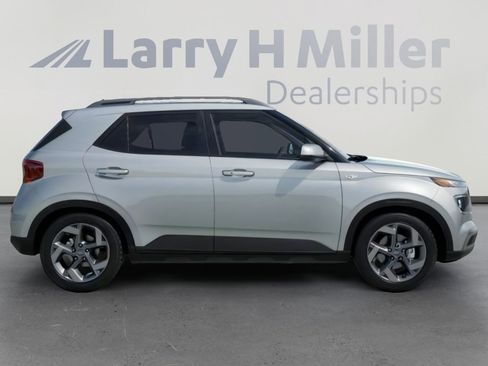 New 2026 Hyundai Venue SEL FWD image 7