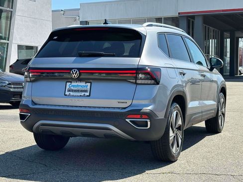Used 2025 Volkswagen Taos SE w/ Panoramic Sunroof Package AWD/4WD image 3