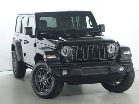 Used 2025 Jeep Wrangler Unlimited Sport AWD/4WD image 2