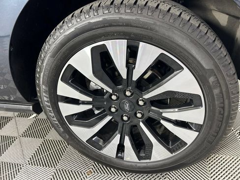 Used 2025 Ford Expedition Max Platinum w/ Driver's Package AWD/4WD image 4