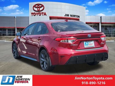 Used 2023 Toyota Corolla SE w/ SE Package FWD image 8