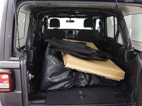 Used 2018 Jeep Wrangler Unlimited Sahara w/ Dual Top Group image 17