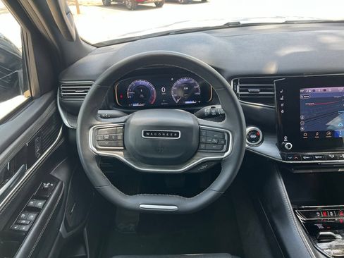 Used 2024 Jeep Wagoneer L Series II w/ Flexible Seating Group AWD/4WD image 12