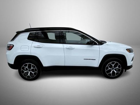 Certified 2025 Jeep Compass Limited image 4