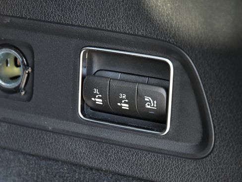 Used 2025 Mercedes-Benz GLS 450 4MATIC image 9