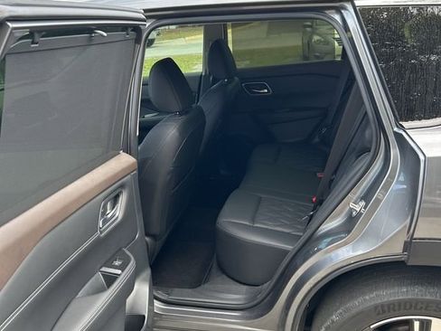 Used 2023 Nissan Rogue Platinum w/ Platinum Premium Package image 22