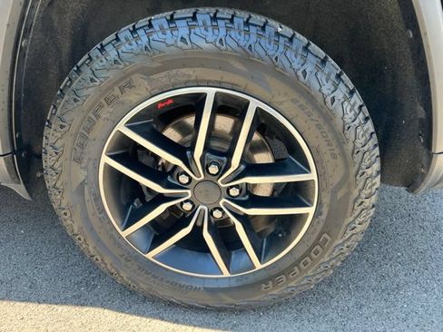 Used 2019 Jeep Grand Cherokee Trailhawk w/ Trailhawk Luxury Group AWD/4WD image 41