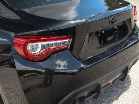 Used 2017 Toyota 86 RWD image 26