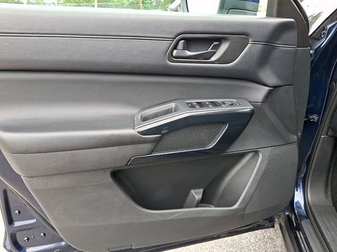 Used 2024 Nissan Pathfinder SV FWD image 14