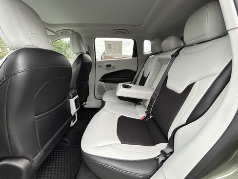 Used 2018 Jeep Compass Latitude w/ Popular Equipment Group image 39