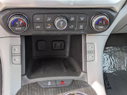 Used 2017 GMC Acadia SLT image 25