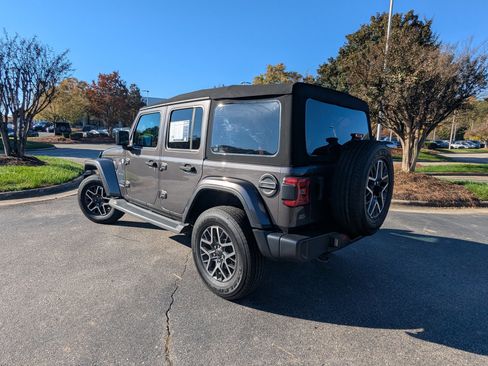 Used 2024 Jeep Wrangler Sahara w/ Technology Group image 7