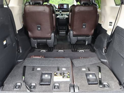 Used 2023 Toyota Sienna Platinum FWD image 9