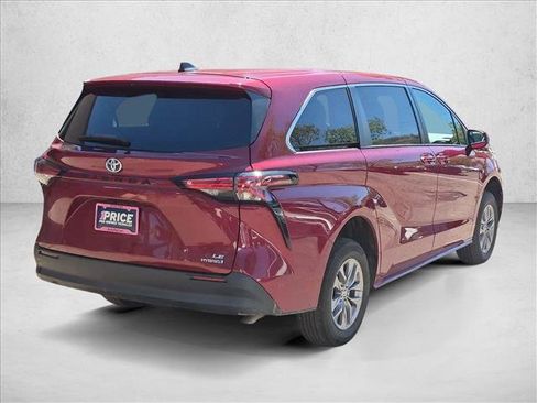 Used 2022 Toyota Sienna LE FWD image 5