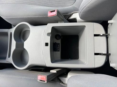 Used 2009 Kia Rondo LX FWD image 29