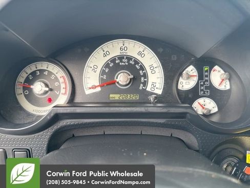 Used 2012 Toyota FJ Cruiser 4WD image 18