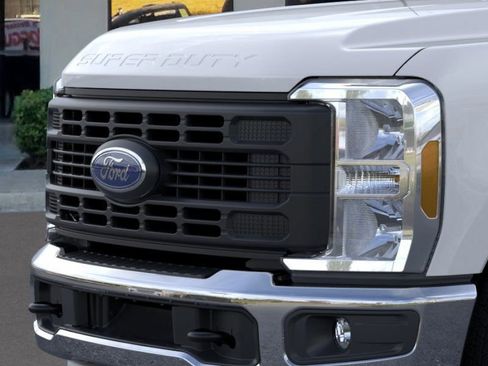 New 2025 Ford F250 XL w/ XL Chrome Package image 17