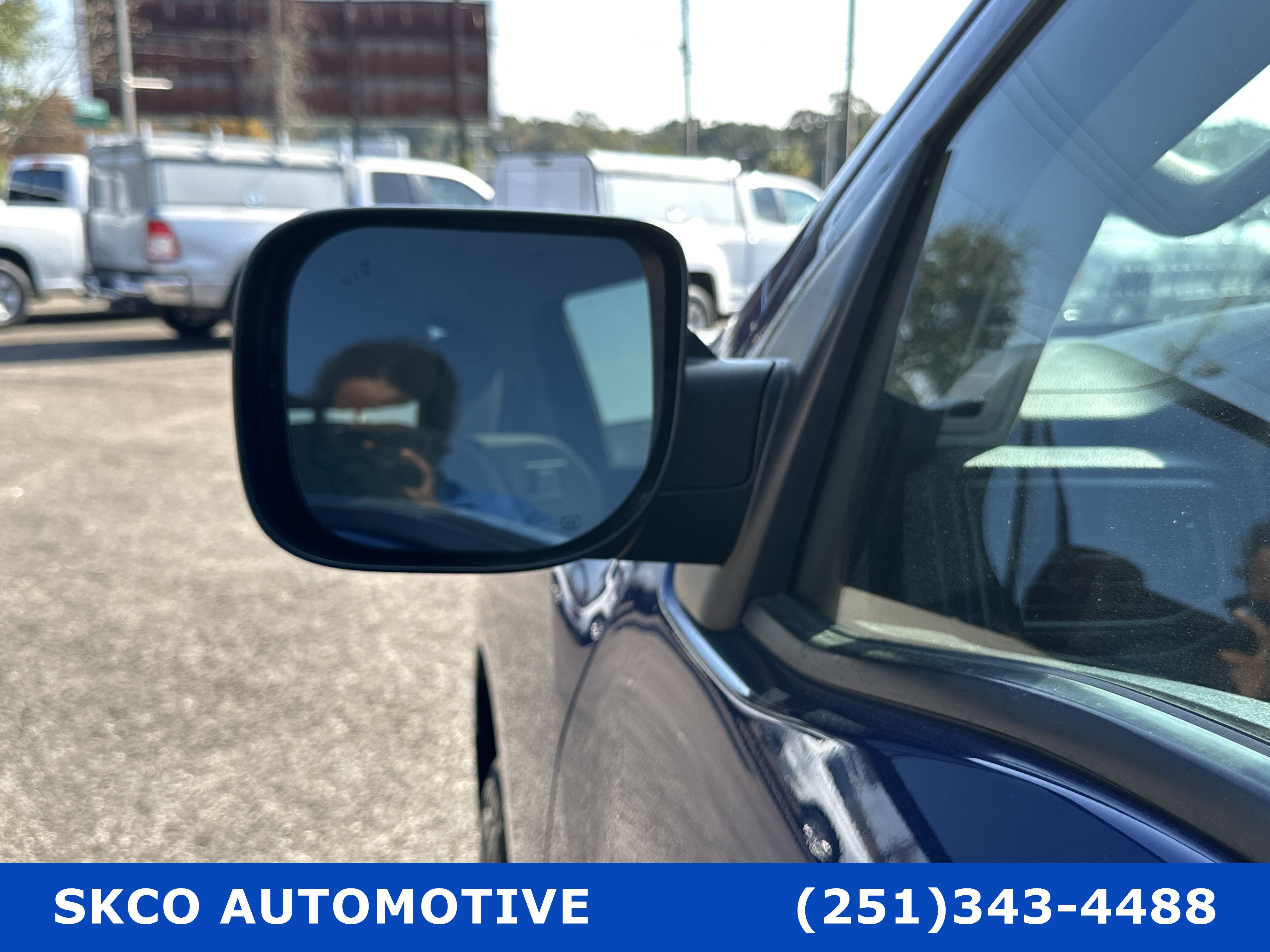 Used 2022 Nissan Titan SV RWD image 10
