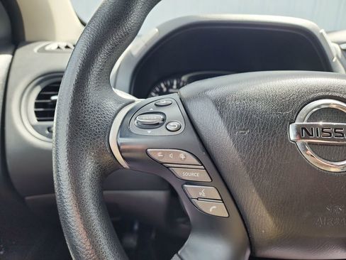 Used 2020 Nissan Pathfinder S image 21