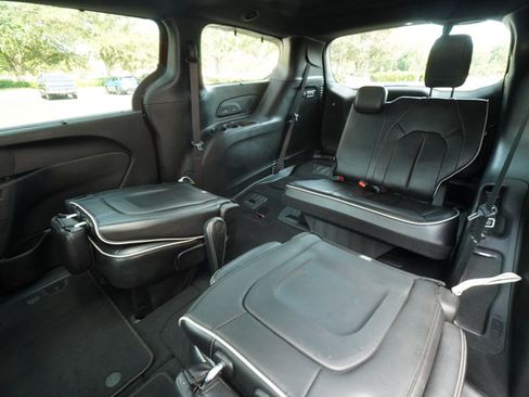 Used 2022 Chrysler Pacifica Limited w/ S Appearance Package FWD image 27