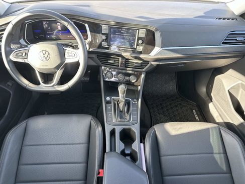 Used 2022 Volkswagen Jetta SE w/ Panoramic Sunroof Package image 14