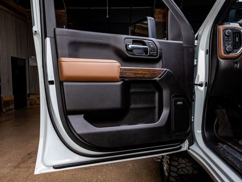 Used 2023 Chevrolet Silverado 3500 High Country image 36