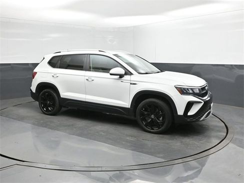 Used 2022 Volkswagen Taos SE image 17
