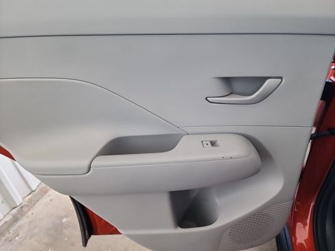 Used 2025 Hyundai Kona SEL AWD/4WD image 34