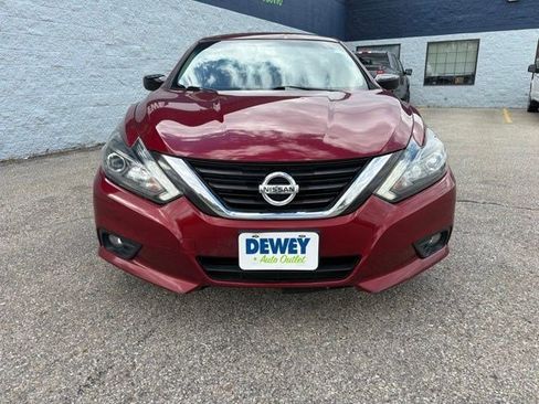 Used 2017 Nissan Altima 2.5 SR w/ Midnight Edition Package FWD image 6