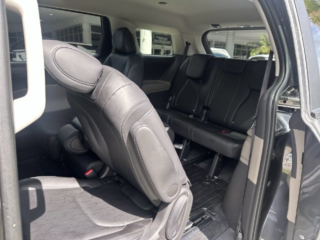 Used 2026 Kia Carnival FWD image 27