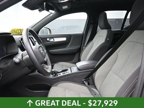 Used 2025 Volvo XC40 B5 Core AWD/4WD image 18