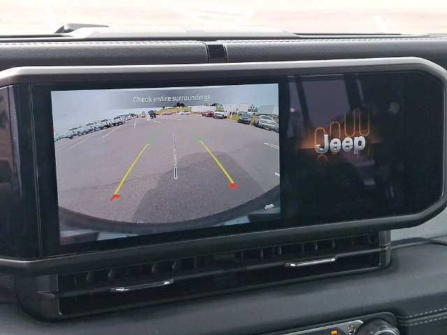 Used 2026 Jeep Wrangler Unlimited Sahara AWD/4WD image 18