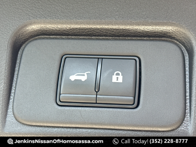 Certified 2025 Nissan Rogue SL FWD image 22