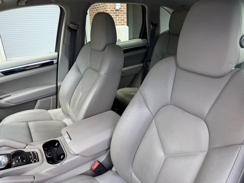 Used 2014 Porsche Cayenne w/ Comfort Plus Package AWD/4WD image 14