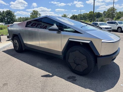 Used 2024 Tesla Cybertruck AWD Crew Cab image 5