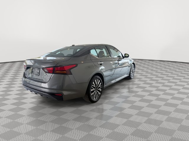 Used 2023 Nissan Altima 2.5 SV FWD image 11