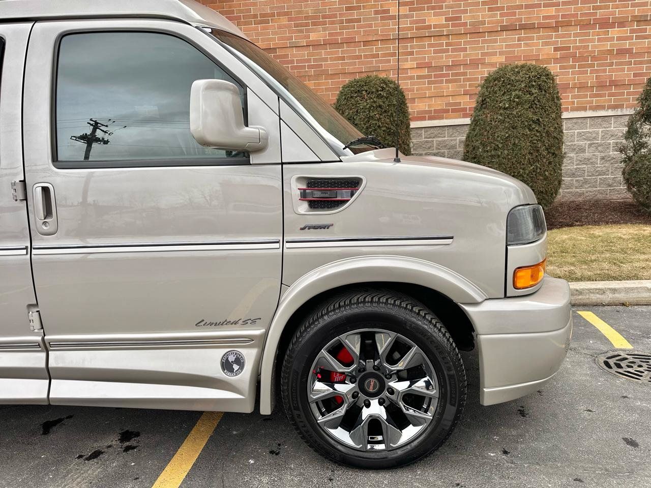Used 2023 GMC Savana 2500 RWD image 30