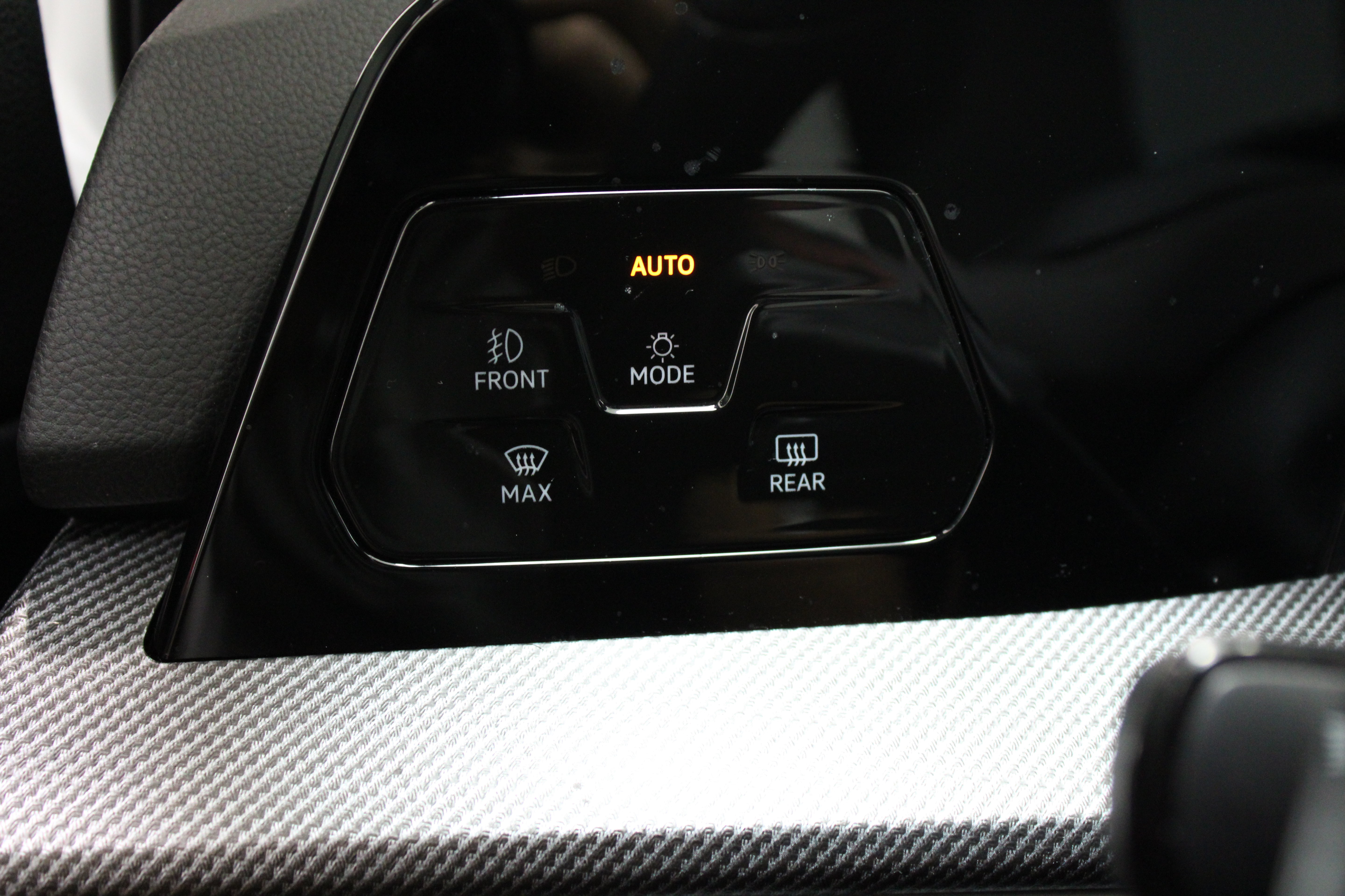 Used 2025 Volkswagen GTI SE FWD image 26