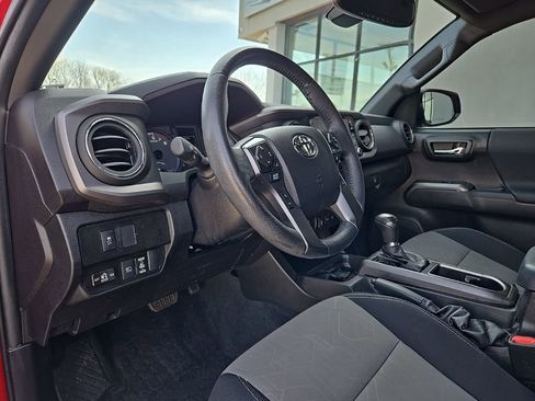 Used 2022 Toyota Tacoma TRD Sport AWD/4WD image 43