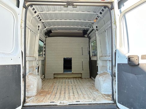 Used 2020 RAM ProMaster 2500 w/ Premium Appearance Group FWD image 11