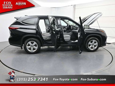 Used 2023 Toyota Highlander LE AWD/4WD image 37