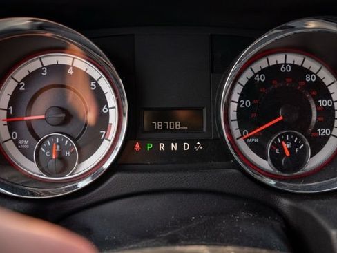Used 2019 Dodge Grand Caravan SXT FWD image 17