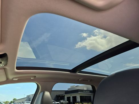 Certified 2025 Kia Sorento EX w/ Panoramic Sunroof Package FWD image 18