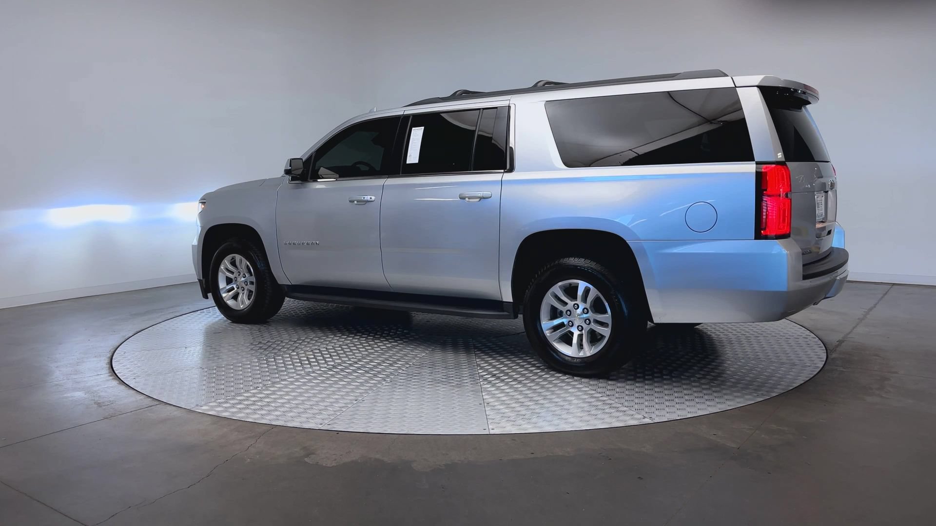 Used 2018 Chevrolet Suburban LT AWD/4WD image 6
