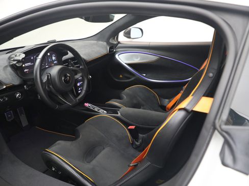 Used 2023 McLaren Artura RWD image 24
