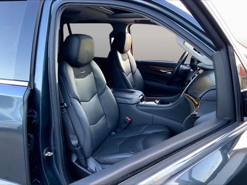 Used 2020 Cadillac Escalade Premium Luxury RWD image 9